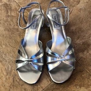 Ladies flashy silver sandals sz 9 med